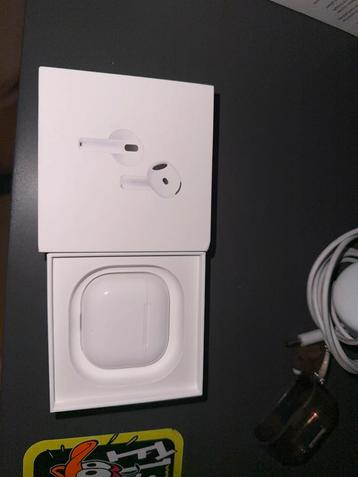 Airpods 4 Noise Cancelling beschikbaar voor biedingen