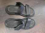 te koop slippers tamaris maat 41 zwart zie foto, Slippers, Zwart, Ophalen of Verzenden, Zo goed als nieuw