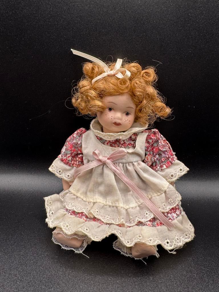 Porseleinen Pop "Mery" - Verzamelobject, Ophalen of Verzenden, Gebruikt, Overige typen