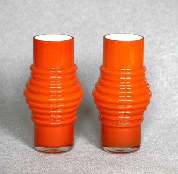 Per Olaf Strom ( attr ) Oranje Alsterfors Ribbelvaasjes  beschikbaar voor biedingen