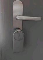 Slimme Deurslot – Bediening via App & Sleutelhanger, Ophalen of Verzenden, Zo goed als nieuw, Rvs, Slot