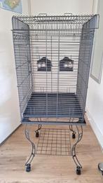 Grote vogelkooi incl tafeltje, Dieren en Toebehoren, Ophalen, Zo goed als nieuw, Metaal, Vogelkooi