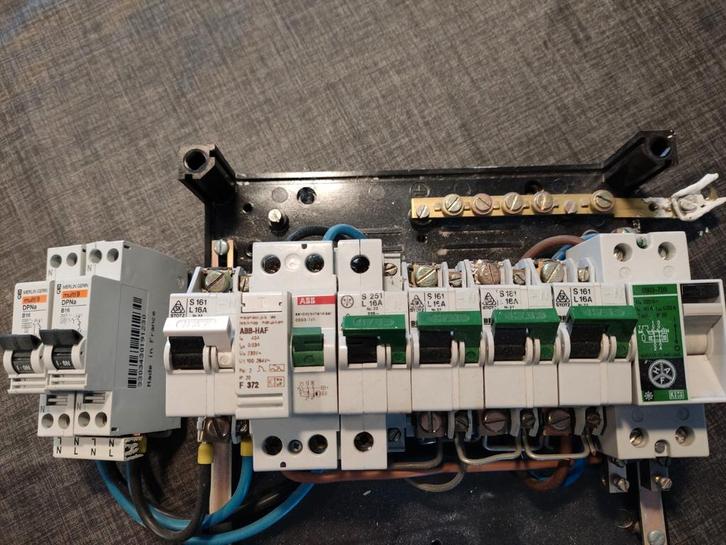 ABB Groepenkast - Complete Installatie, Doe-het-zelf en Verbouw, Elektra en Kabels, Gebruikt, Overige typen, Ophalen of Verzenden