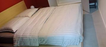IKEA Malm Bed 160x200cm inclusief Matras en topper - afbeelding 2