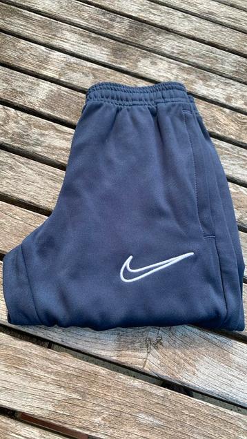 Trainingsbroek Nike maat 122-128 cm niet gedragen beschikbaar voor biedingen