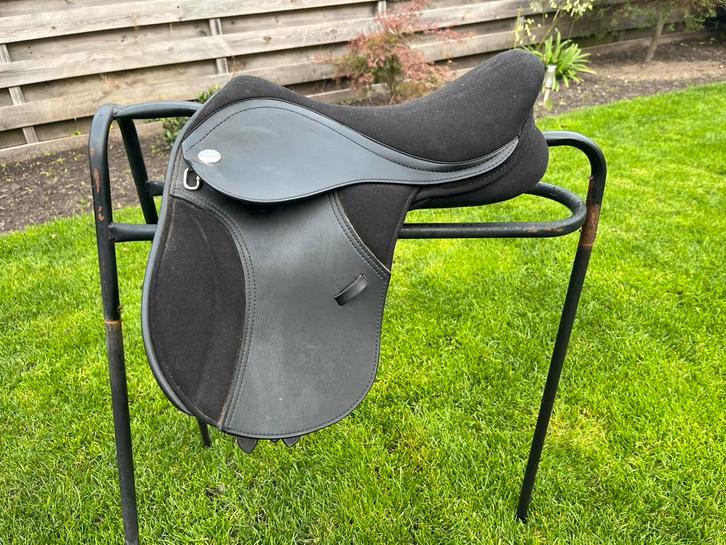 Thorowogood 15 inch veelzijdigheidszadel, Dieren en Toebehoren, Paarden en Pony's | Zadels, Zo goed als nieuw, Recreatie, Ophalen of Verzenden