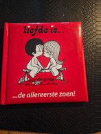 Liefde is ... de allereerste zoen, Ophalen of Verzenden, Zo goed als nieuw