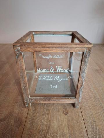 Leuk vierkant windlicht van glas en hout. beschikbaar voor biedingen