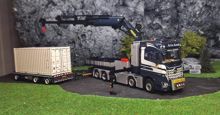 WSI Arjen Kandt Mercedes Arcos flatbed palfinger, Hobby en Vrije tijd, Modelauto's | 1:50, Nieuw, Bus of Vrachtwagen, Wsi, Ophalen of Verzenden