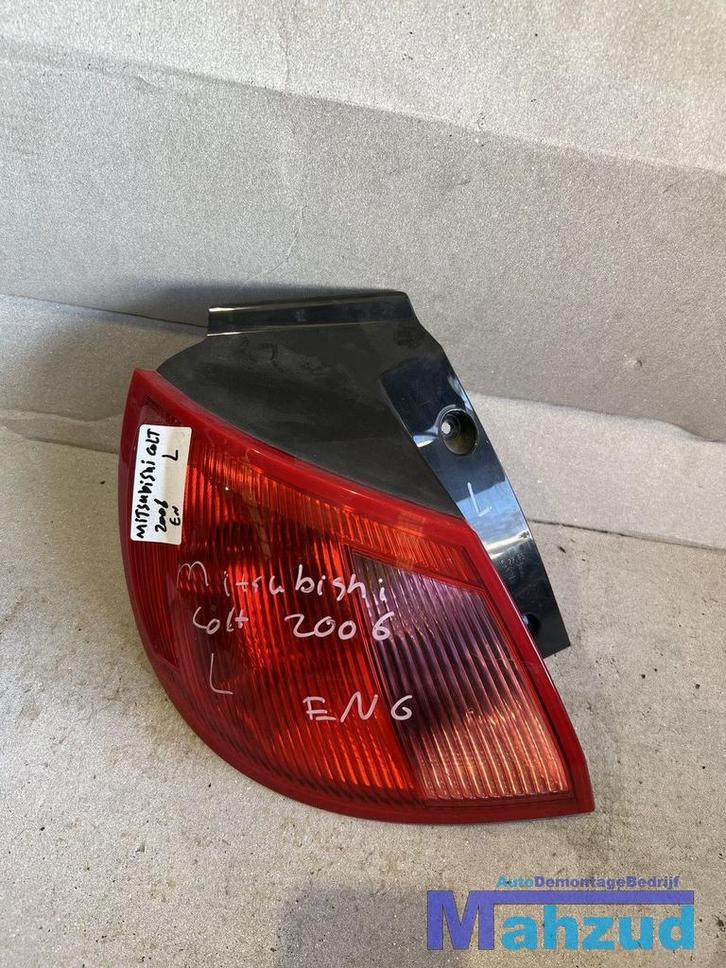 MITSUBISHI COLT 6 Links buiten achterlicht 3-Deurs 2004-2014, Auto-onderdelen, Verlichting, Mitsubishi, Gebruikt, Ophalen of Verzenden