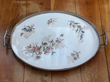 DIENBLAD OVAAL PORSELEIN MET NIKKELEN RAND/VOETJES beschikbaar voor biedingen