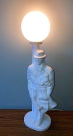 Vintage keramiek sculptuur tafellamp; man in regenjas, Huis en Inrichting, Lampen | Tafellampen, Minder dan 50 cm, Gebruikt, Ophalen of Verzenden