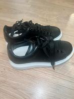 Alexander McQueen, Ophalen of Verzenden, Zo goed als nieuw, Zwart, Sneakers of Gympen
