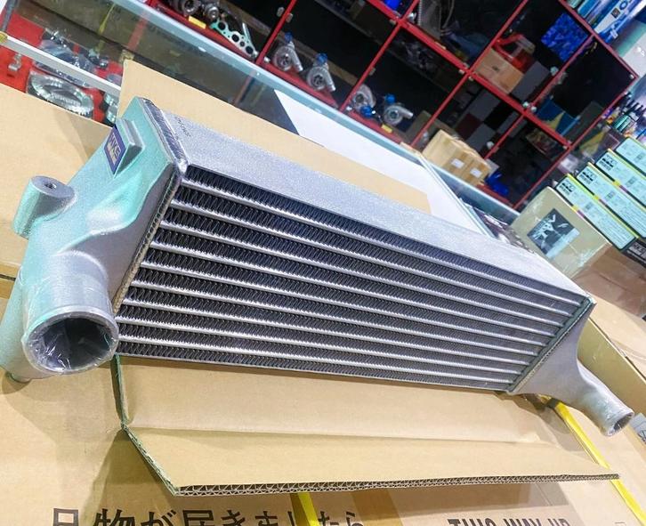 HKS R Type Intercooler kit - Suzuki Swift Sport ZC33S K14C, Auto diversen, Tuning en Styling, Ophalen of Verzenden