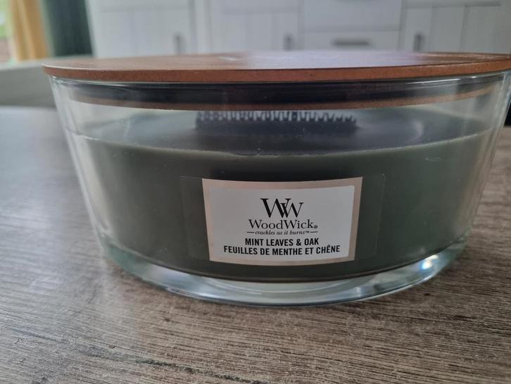Woodwick Ellipse Kaars - Mint Leaves & Oak, Huis en Inrichting, Woonaccessoires | Kandelaars en Kaarsen, Zo goed als nieuw, Kaars