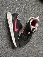 Nike revolution 6 zwart hyper pink maat 35, Gebruikt, Meisje, Sportschoenen, Ophalen of Verzenden