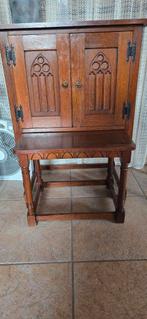 Vintage Old Charm Style

Gotische eiken Kast, Antiek en Kunst, Antiek | Meubels | Kasten, Ophalen of Verzenden