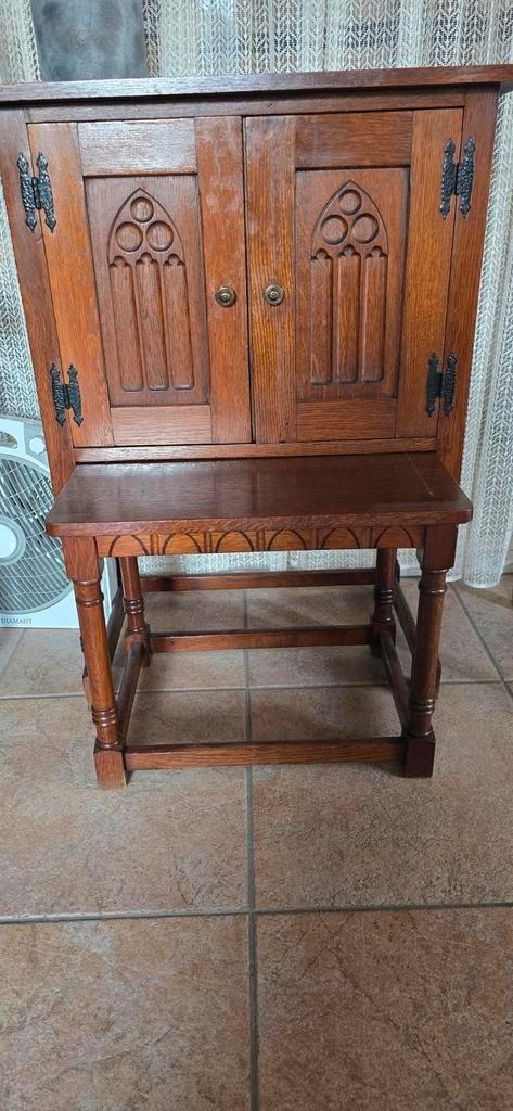 Vintage Old Charm Style

Gotische eiken Kast, Antiek en Kunst, Antiek | Meubels | Kasten, Ophalen of Verzenden