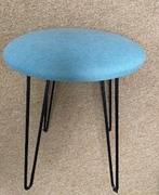 Krukje Blauwe stof  zwarte metalen pootjes, Ophalen, Hout