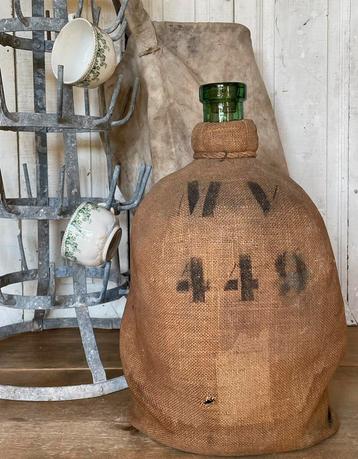 Brocante oude Franse gistfles / wijnfles jute zak beschikbaar voor biedingen