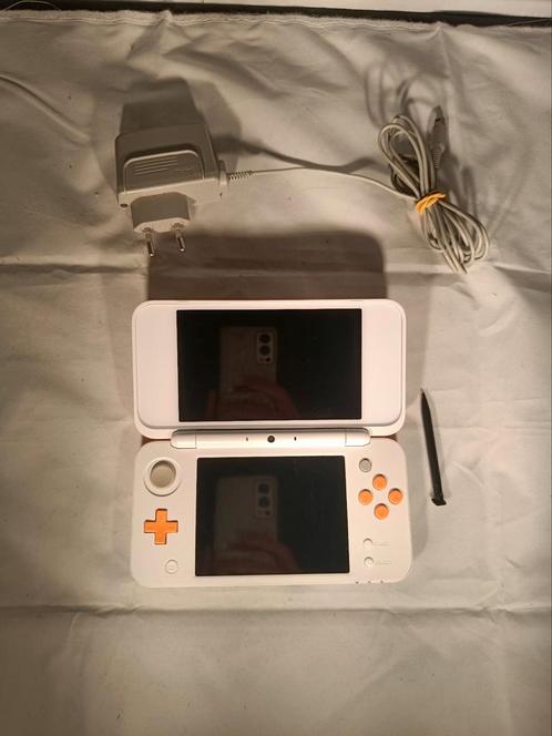 Nintendo 2ds xl wit met stylus en memory kaart, Spelcomputers en Games, Spelcomputers | Nintendo 2DS en 3DS, Zo goed als nieuw