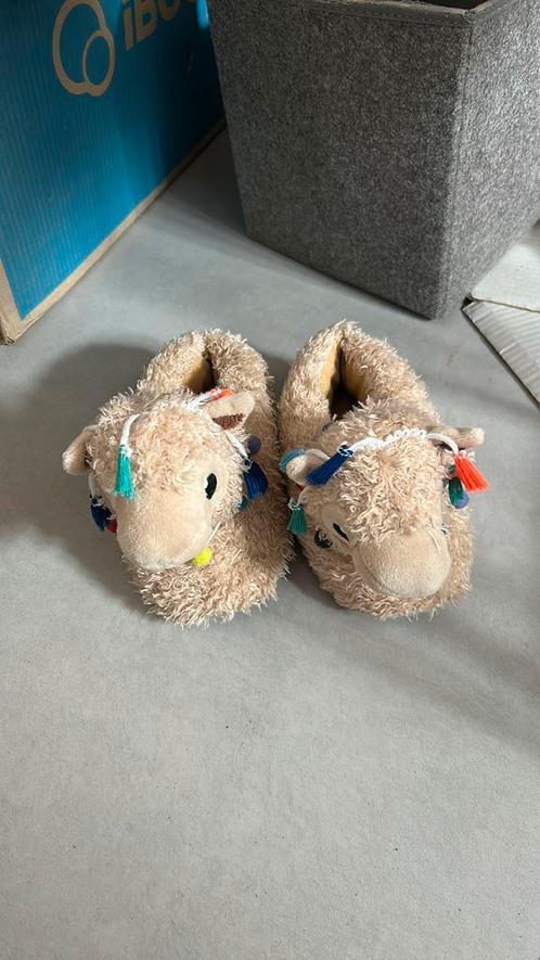 Lama sloffen maat 32/33, heerlijk zacht, Kinderen en Baby's, Kinderkleding | Schoenen en Sokken, Zo goed als nieuw, Overige typen