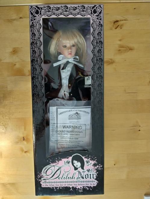 Delilah Noir "Delilah's Debut" collector's doll, Verzamelen, Poppen, Gebruikt, Pop, Ophalen of Verzenden