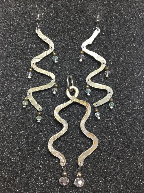 Etnische Set oorbellen en kettinghanger met kristallen, Sieraden, Tassen en Uiterlijk, Oorbellen, Zo goed als nieuw, Hangers, Overige materialen