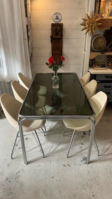 Zes design eetkamer stoelen beschikbaar voor biedingen