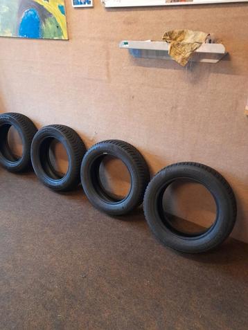 Set ( bijna ) nieuwe kumho winterbanden en velgen !!! beschikbaar voor biedingen