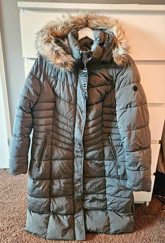 District winterjas maat 48, Kleding | Dames, Jassen | Winter, Zo goed als nieuw, Maat 46/48 (XL) of groter, Grijs, Ophalen of Verzenden