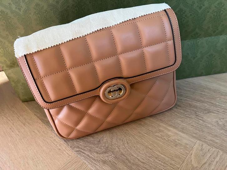GUCCI Deco Leather TWV €2800 Beige Shoulder Bag 100% Nieuw, Sieraden, Tassen en Uiterlijk, Tassen | Damestassen, Zo goed als nieuw