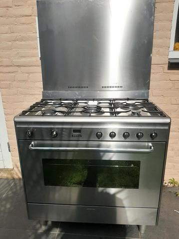 Smeg Pro horeca 5-pits fornuis met oven en afzuigkap beschikbaar voor biedingen