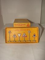 Franse dinky toys 41 verkeersborden in doosje origineel uit, Ophalen of Verzenden, Gebruikt, Overige typen, Dinky Toys
