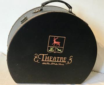 vintage hoedenkoffer , Paris beschikbaar voor biedingen