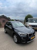 BMW X1 xDrive20i Executive, Auto's, BMW, Stof, Gebruikt, Euro 6, 2000 kg
