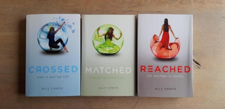 YA - Ally Condie - Matched-trilogie, Boeken, Fantasy, Gelezen, Ophalen of Verzenden