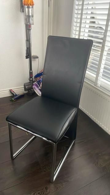 Leren stoelen beschikbaar voor biedingen