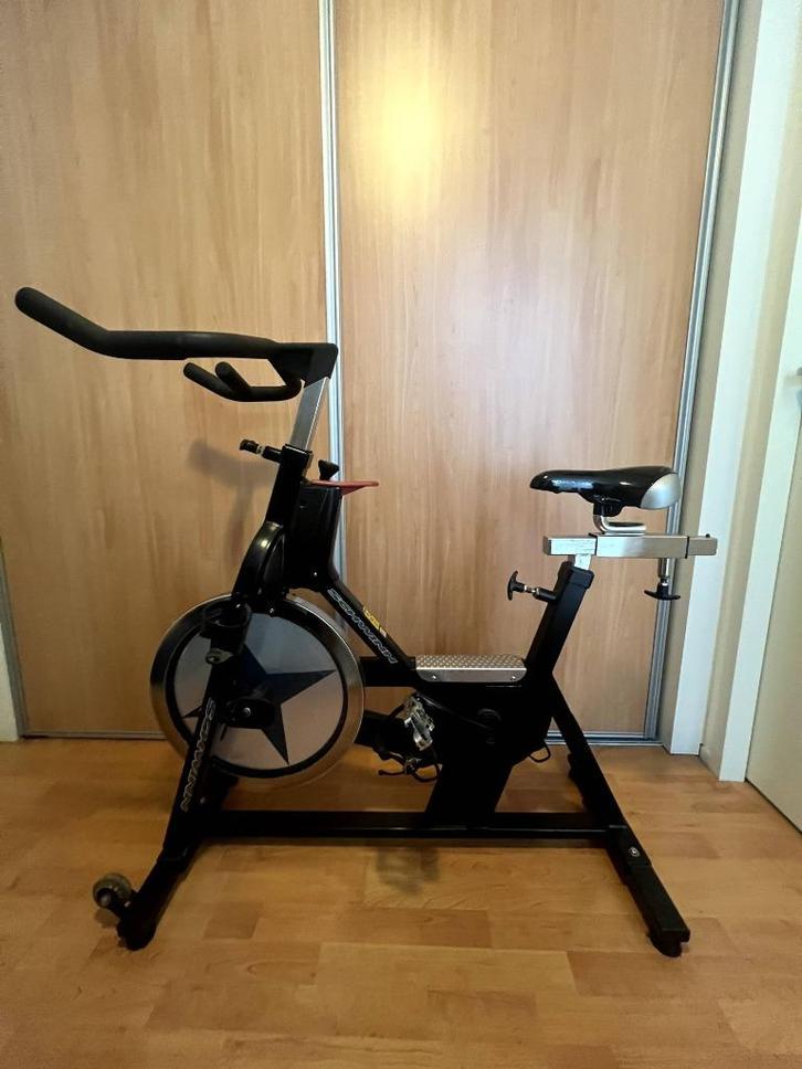 Schwinn Indoor Spinbike – Pro Hometrainer, Verstelbaar, Sport en Fitness, Fitnessapparatuur, Gebruikt, Spinningfiets, Benen, Metaal