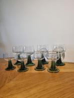 Vintage set van 8 wijnglazen / moezelglazen met groene voet, Verzamelen, Glas en Borrelglaasjes, Ophalen of Verzenden, Gebruikt