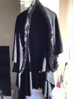 Lang zwart damesvest met fake fur bontkraag  mt 42, Kleding | Dames, Truien en Vesten, Ophalen, Zo goed als nieuw, Maat 42/44 (L)