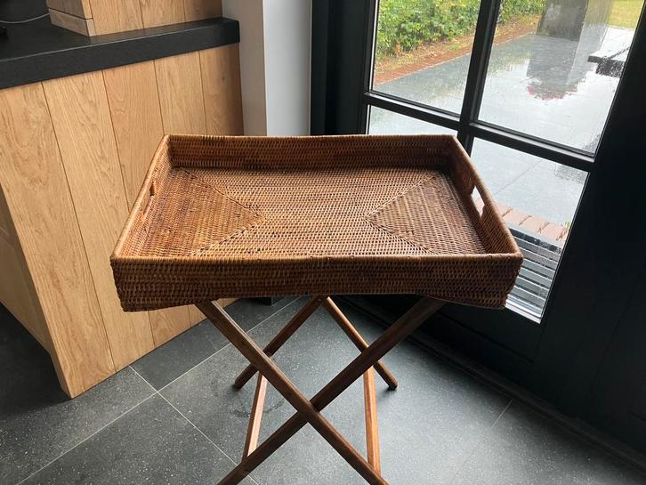 Birma rieten theetafel bijzettafel met dienblad, Huis en Inrichting, Tafels | Statafels, Zo goed als nieuw, Ophalen of Verzenden