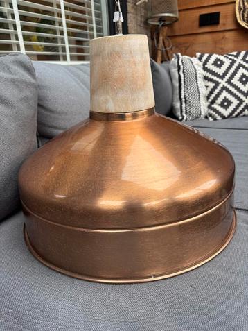 Koperkleurige metalen hanglamp XL met houten bovenkant beschikbaar voor biedingen