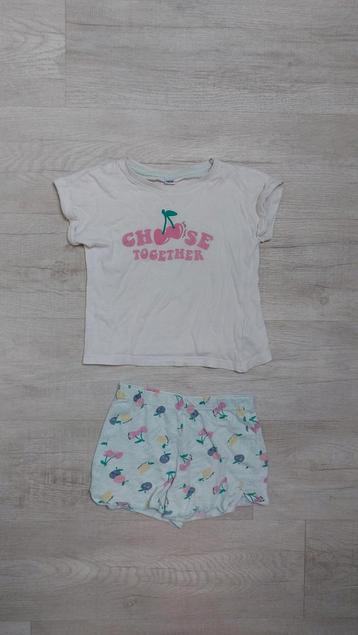 Pyjama/shortama maat 110/116 beschikbaar voor biedingen