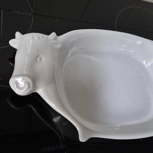 Witte ovenschotel in de vorm van Koe 30x19cm, Huis en Inrichting, Keuken | Potten en Pannen, Zo goed als nieuw, Overige materialen