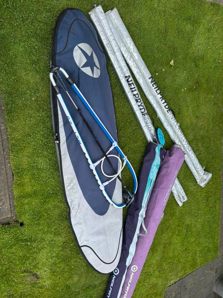 Complete windsurfset: F2 spice + 2 Neilpryde zeilen, Watersport en Boten, Windsurfen, Zo goed als nieuw, Complete set, Ophalen