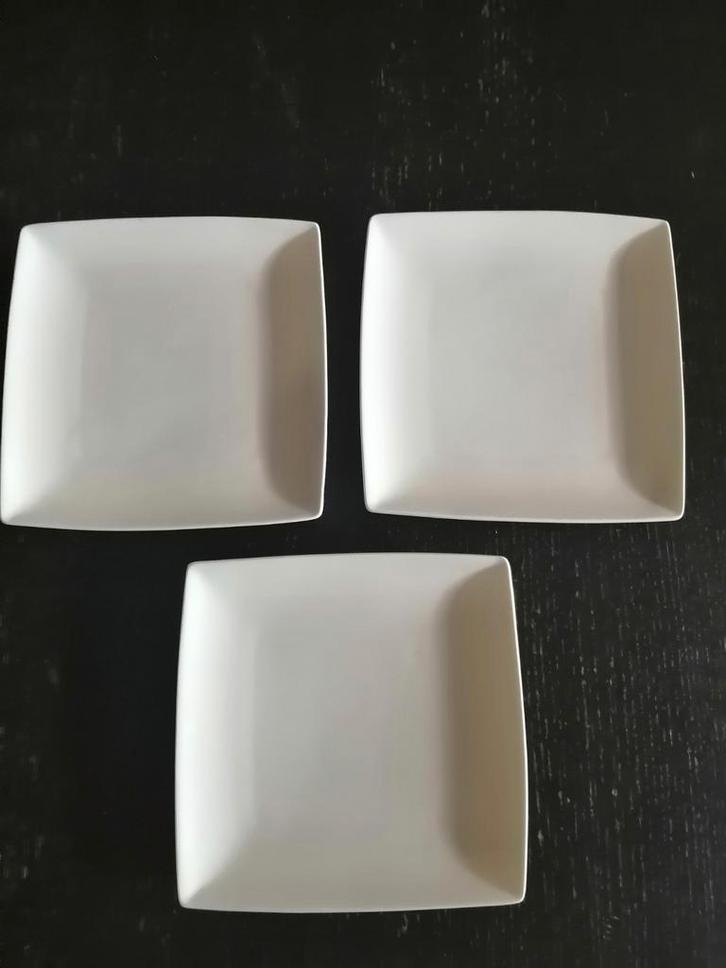 Yong China 3 nieuwe kleine vierkante bordjes, Huis en Inrichting, Keuken | Servies, Nieuw, Bord(en), Effen, Porselein, Ophalen of Verzenden