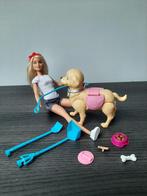 barbie hond uitlaten, die poept,  speelset mattel., Kinderen en Baby's, Speelgoed | Poppen, Ophalen of Verzenden, Zo goed als nieuw