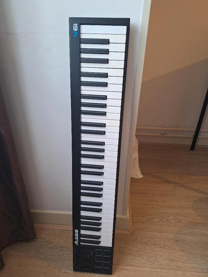 Alesis V61 Midi Keyboard, Muziek en Instrumenten, Midi-apparatuur, Gebruikt, Ophalen