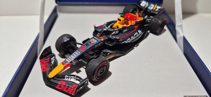 F1 Red Bull RB18 Ned GP Max Verstappen 1/43 Box incl accs., Hobby en Vrije tijd, Modelauto's | 1:43, Nieuw, Auto, Overige merken